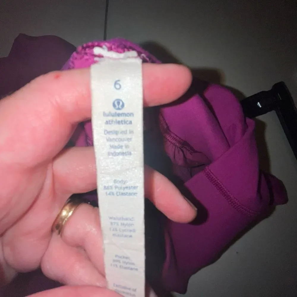 Lululemon Magenta High Rise Cropped Jogger Pants Tulip‎ Hem Purple Size 6